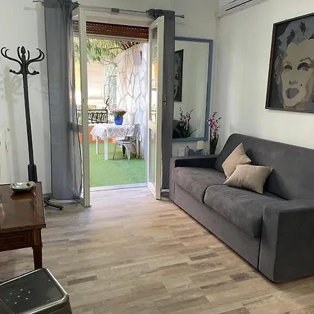 Lally's Nest Appartement