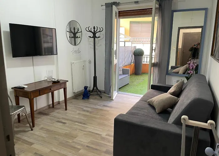 Lally's Nest Apartman